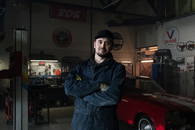 Jak si zařídit vlastní autodílnu?